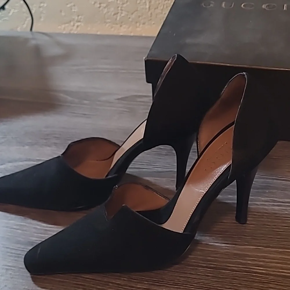 GUCCI. black suede heels, size 36 - Picture 3 of 5
